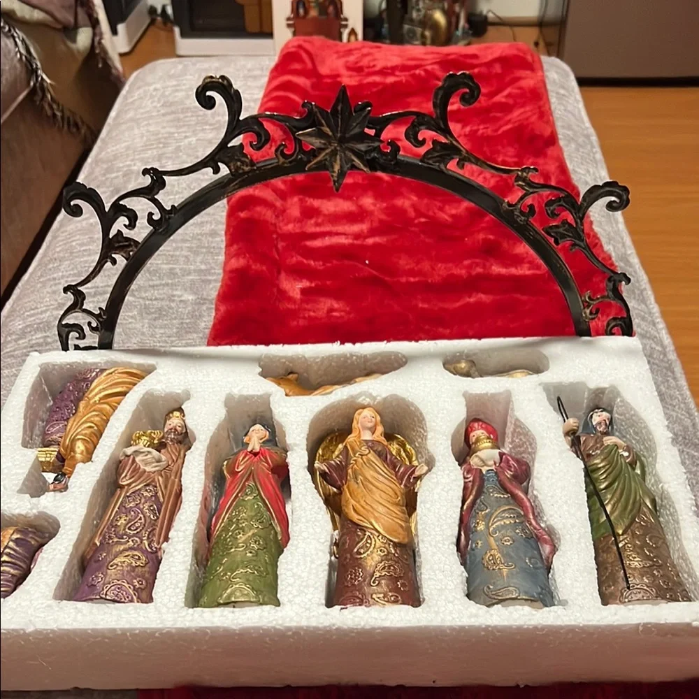 Elements Nativity Scene Set - Picture 2 of 4